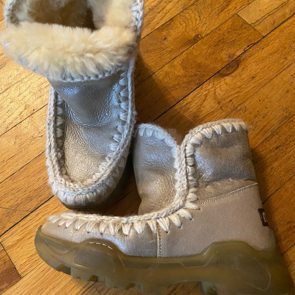 Mou tan metallic Ankle Boots with Cream Trim rubber gum sole
